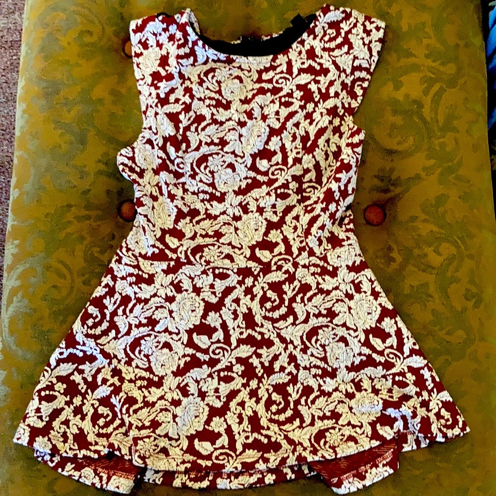 🥀Pretty white and deep red top